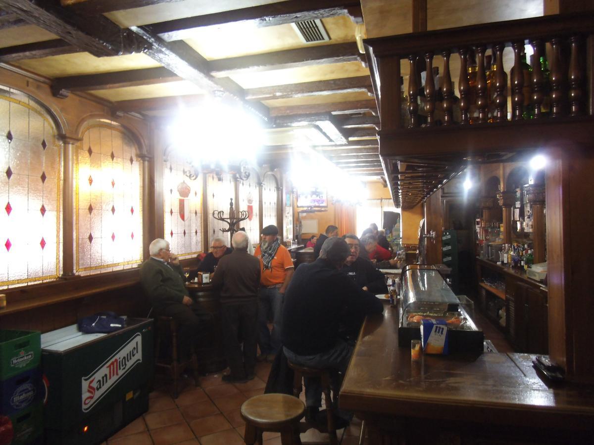 Hostal Los Galgos Yepes Bagian luar foto