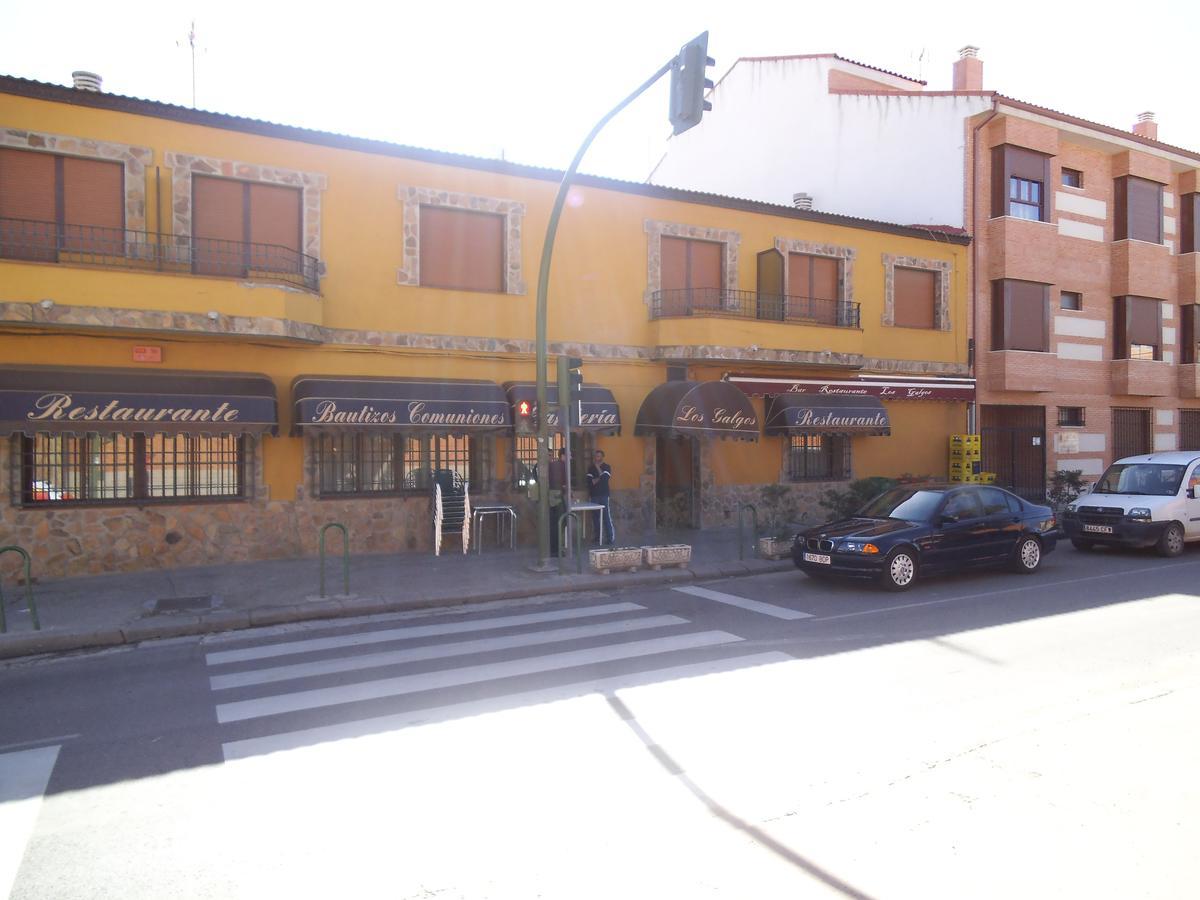 Hostal Los Galgos Yepes Bagian luar foto