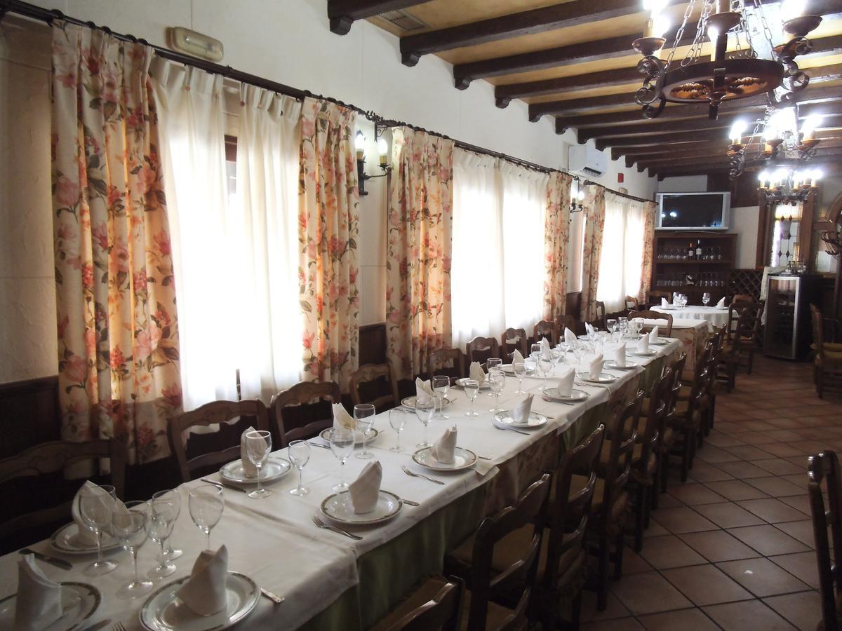 Hostal Los Galgos Yepes Bagian luar foto