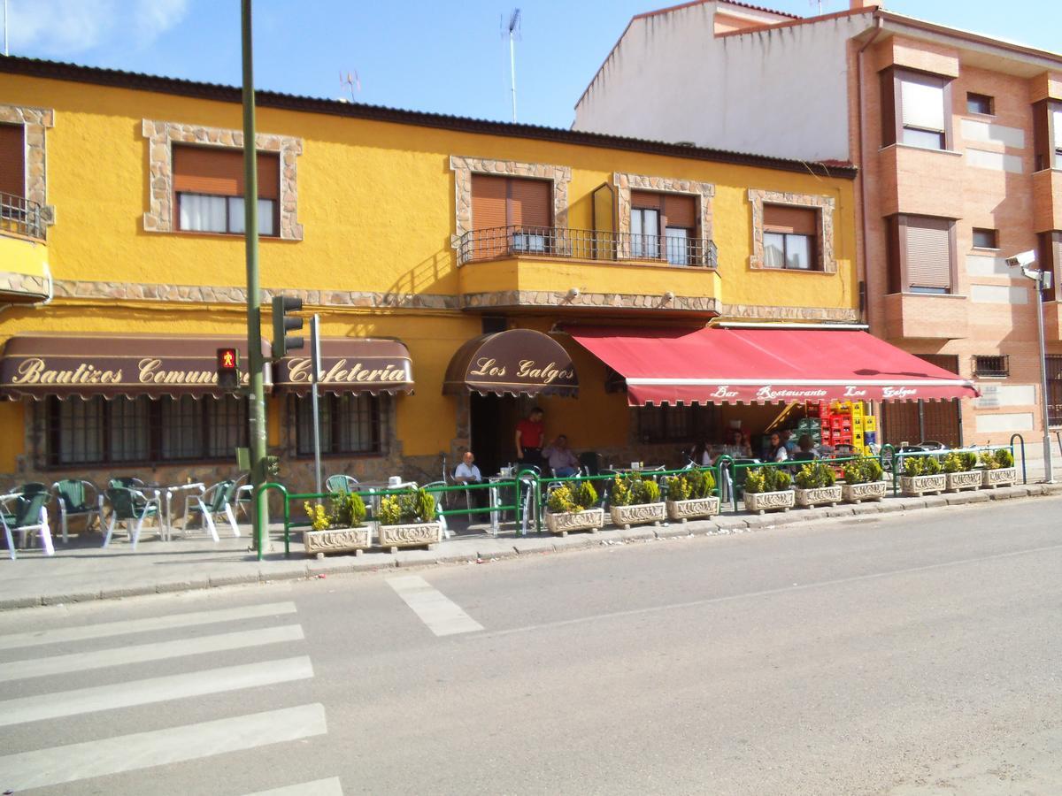 Hostal Los Galgos Yepes Bagian luar foto