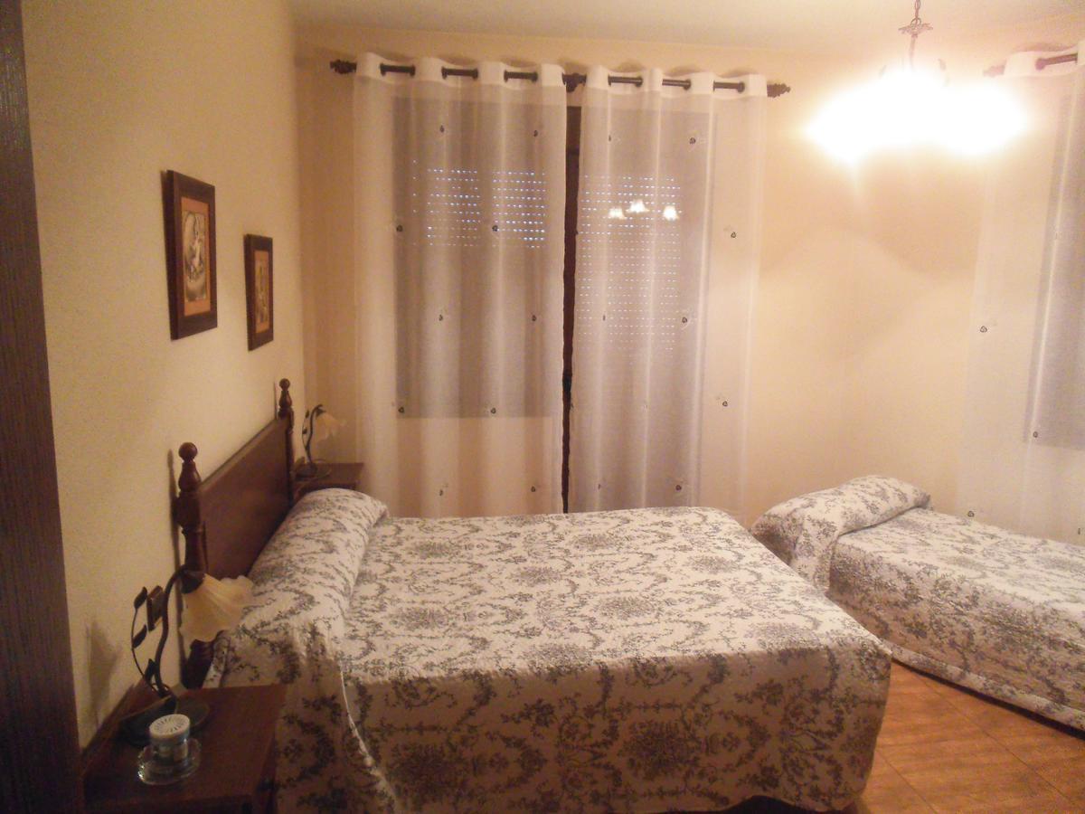 Hostal Los Galgos Yepes Bagian luar foto