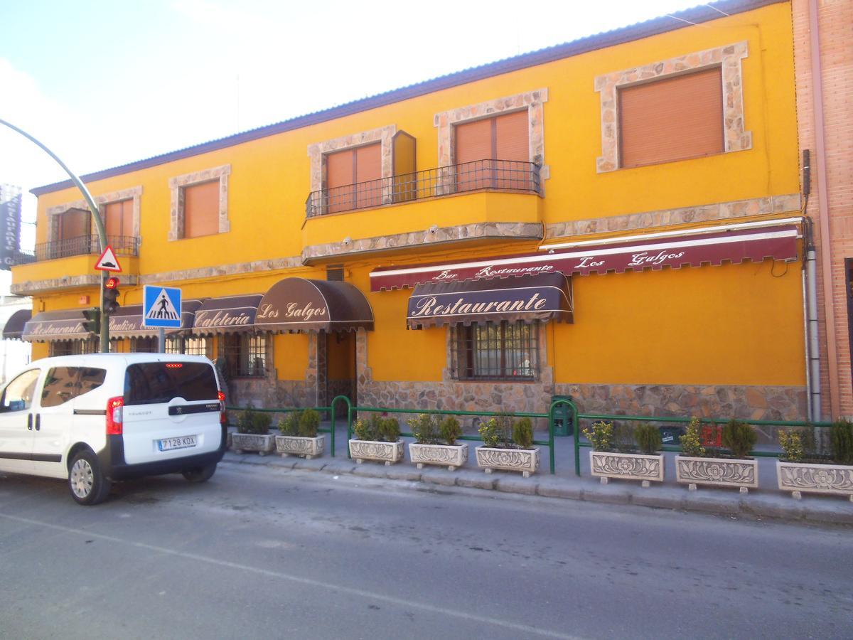 Hostal Los Galgos Yepes Bagian luar foto