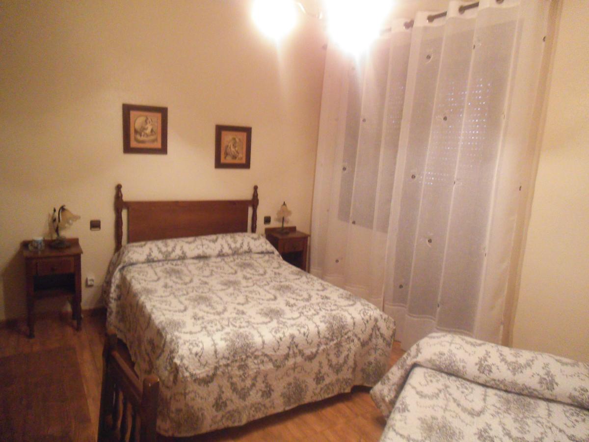 Hostal Los Galgos Yepes Bagian luar foto