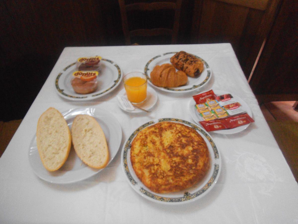 Hostal Los Galgos Yepes Bagian luar foto