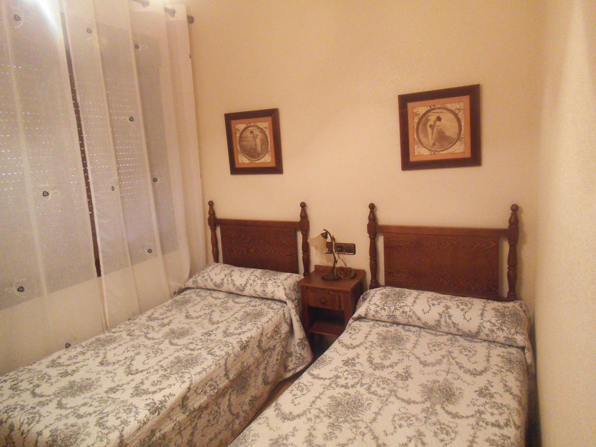 Hostal Los Galgos Yepes Bagian luar foto